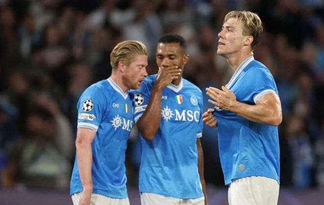 上并肩微笑 上并肩微笑